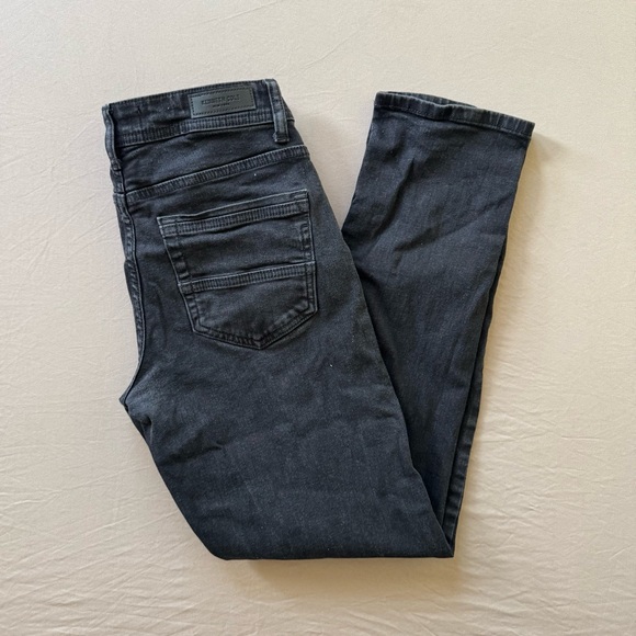 Kenneth Cole ATHLETIC-FIT Jeans - Picture 1 of 10